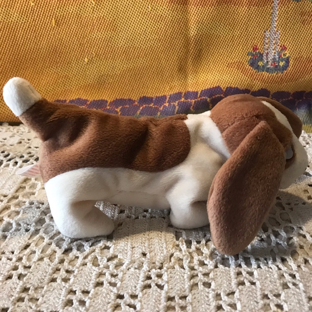 Ty, Inc. Tracker Basset Hound Beanie Baby - Picture 3 of 5